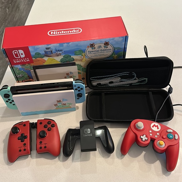 Nintendo Switch Animal Crossing edition with box, case, controllers - Picture 9 of 9